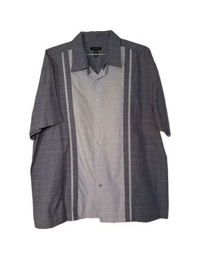Van Heusen Men's Short Sleeve Button-Down Shirt in Gray & Light Gray size